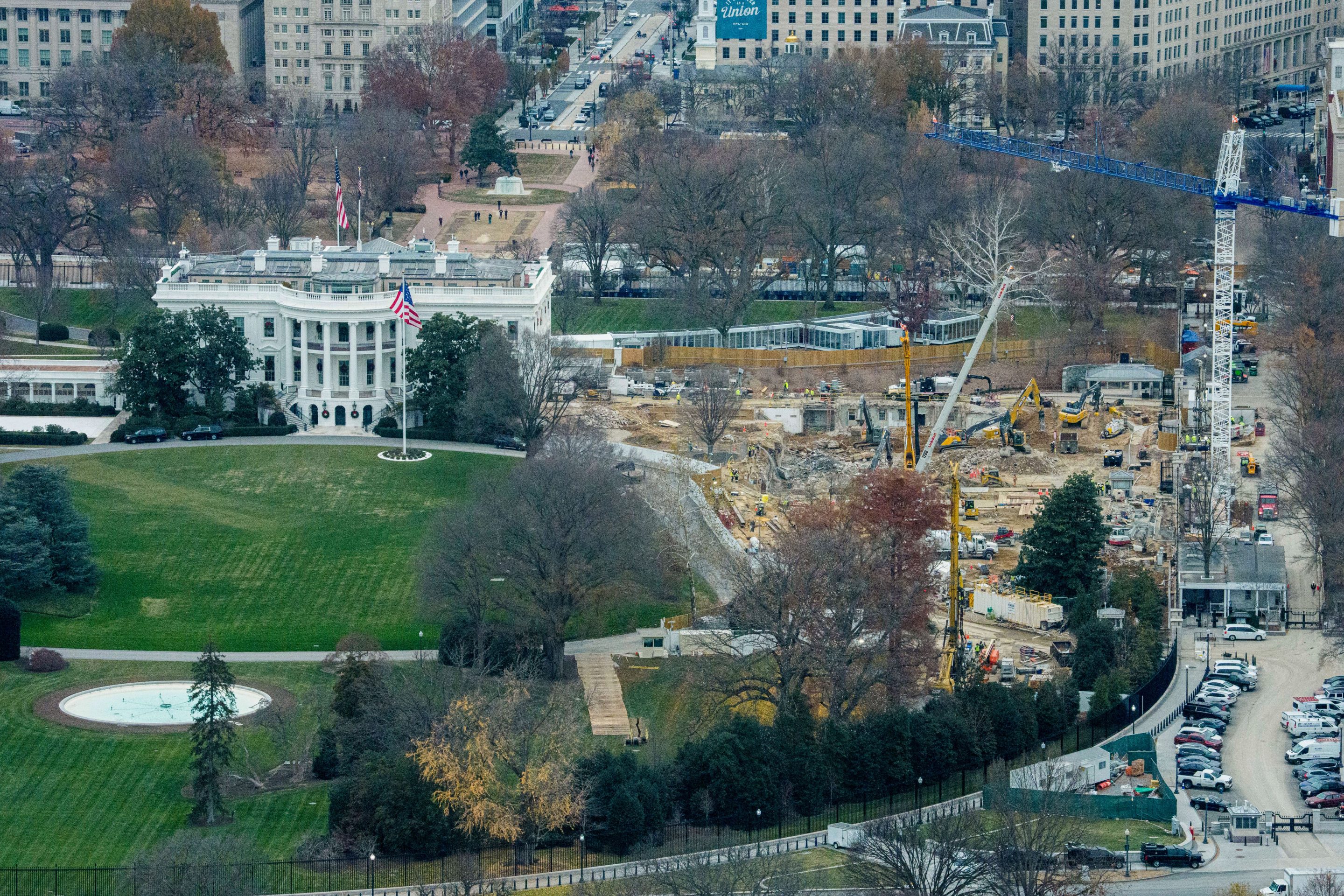 A construction site sits to the right of the White House