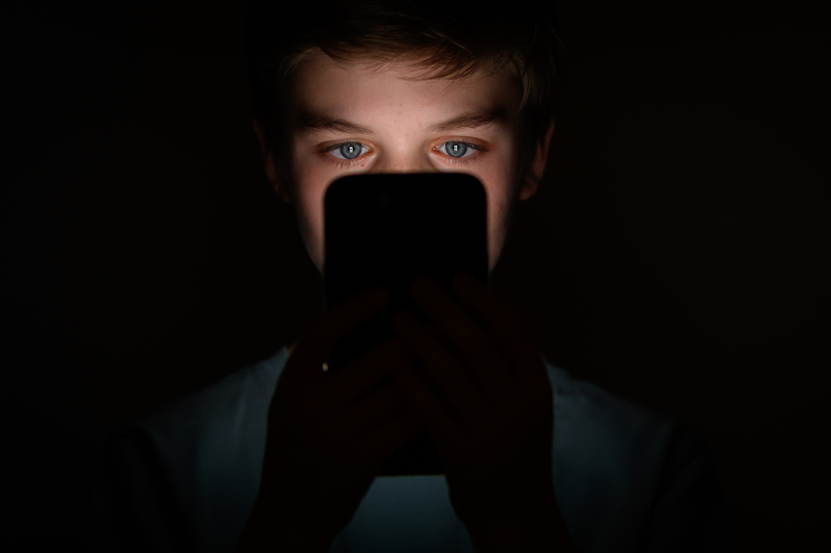 kid on phone