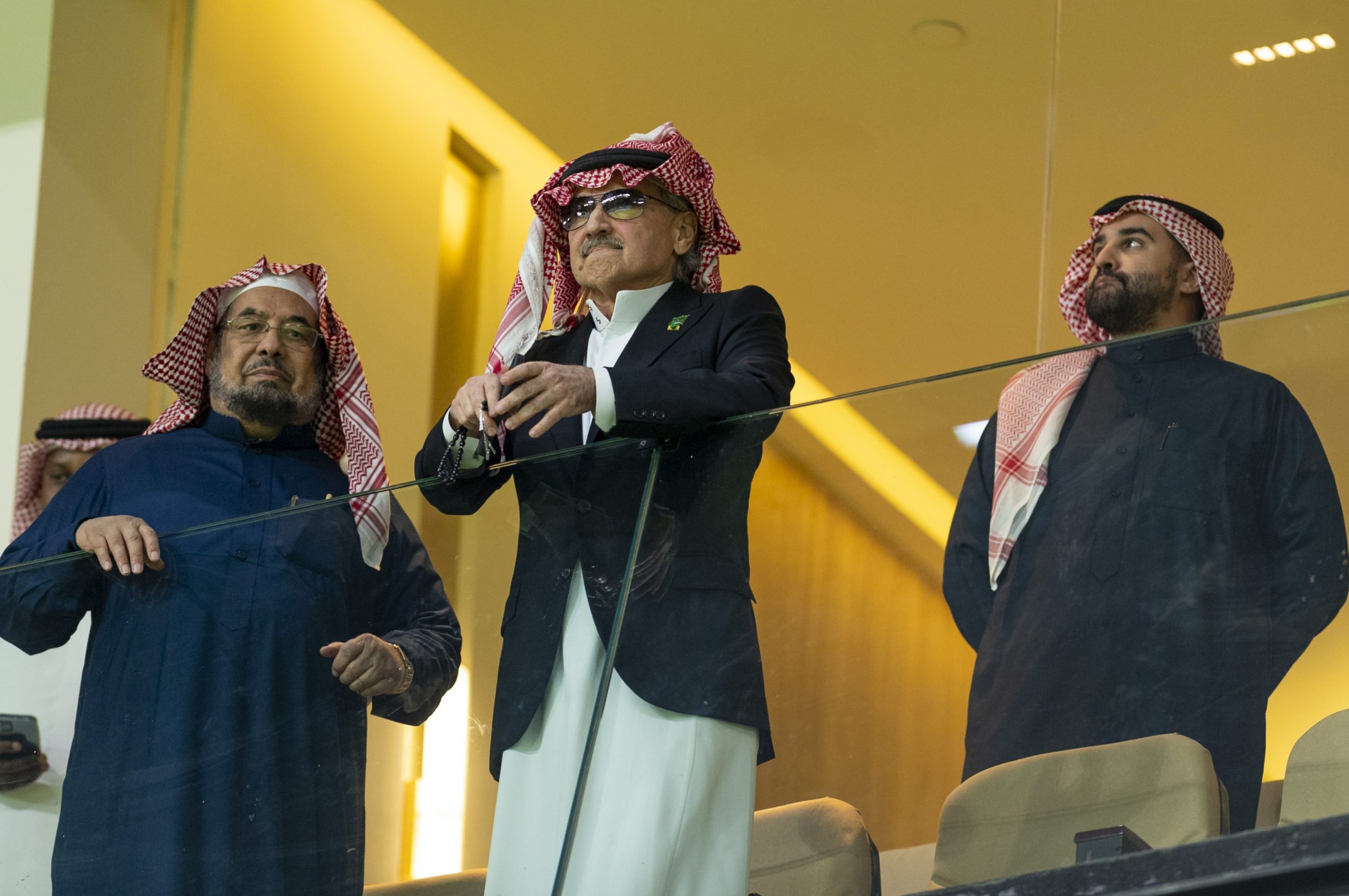 Prince of Saudi Arabia Al Waleed bin Talal Al Saud (C).
