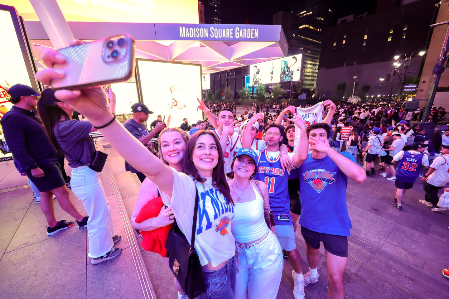 New York is going crazy for the Knicks in the NBA finals. Only one brand is advertising to women inside Madison Square Garden