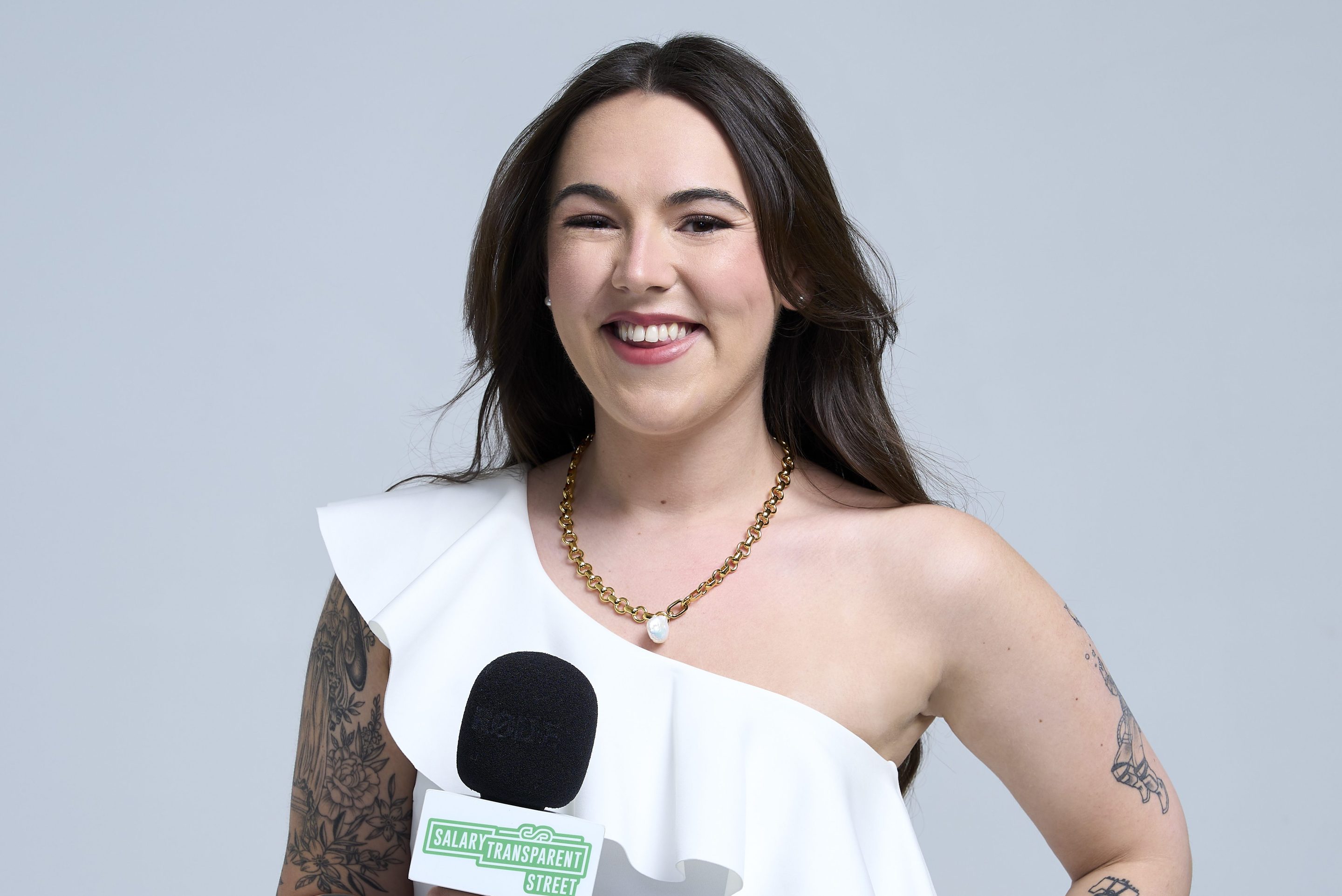 This millennial job-hopped every 6 months to $90K by the time she was 23—she left it all behind to become a salary negotiation guru