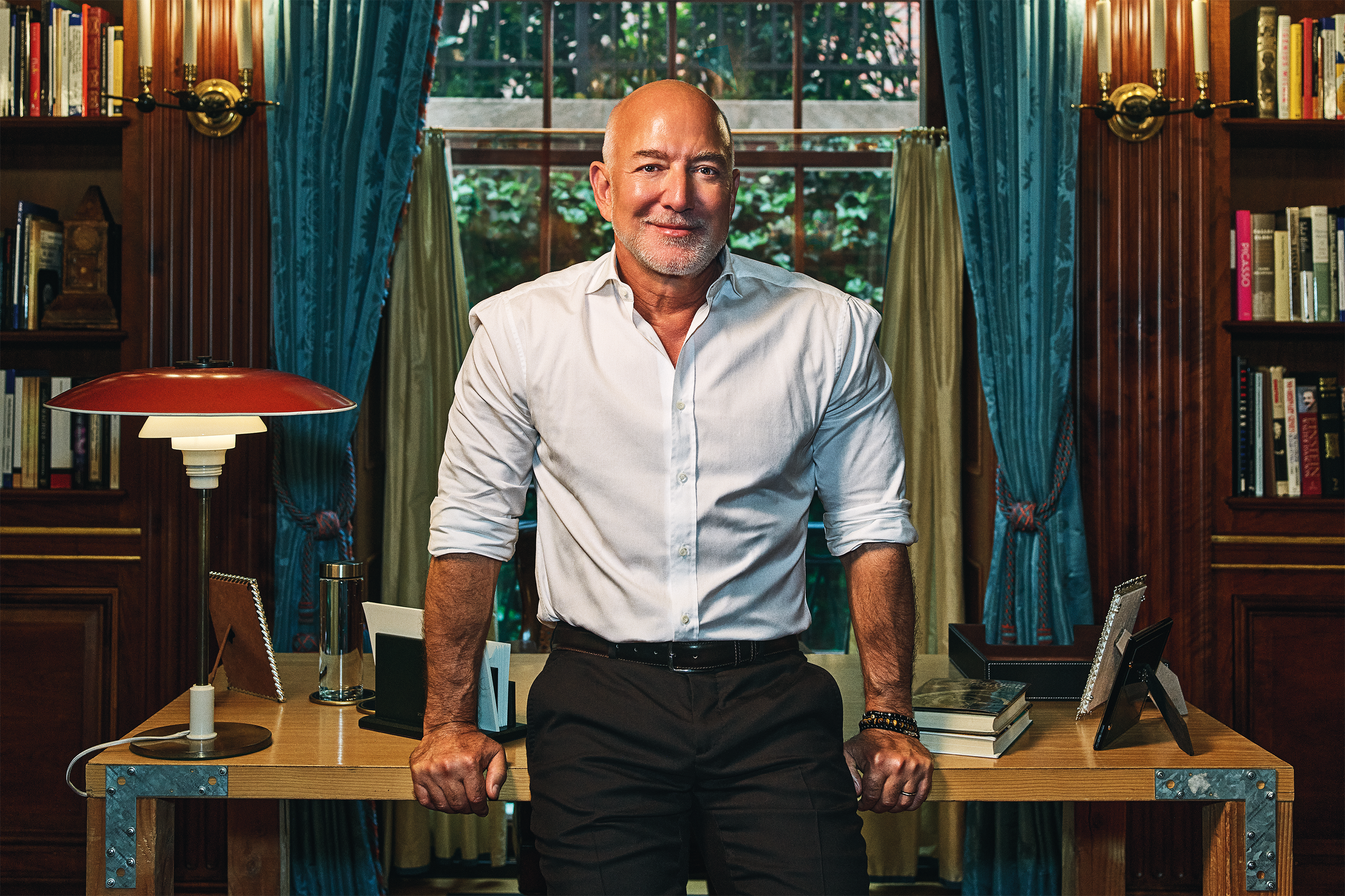 At the same door‑desk he used in Amazon’s early days, Jeff Bezos leans into nostalgia for his time as a startup founder.